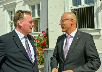 Zwei B&uuml;rgermeister: Andr&eacute; Wiese aus Winsen (Luhe) und Dr. Ronald Thiel aus Pritzwalk. Foto: Hans-Werner Boddin  (Bild vergr&ouml;&szlig;ern)