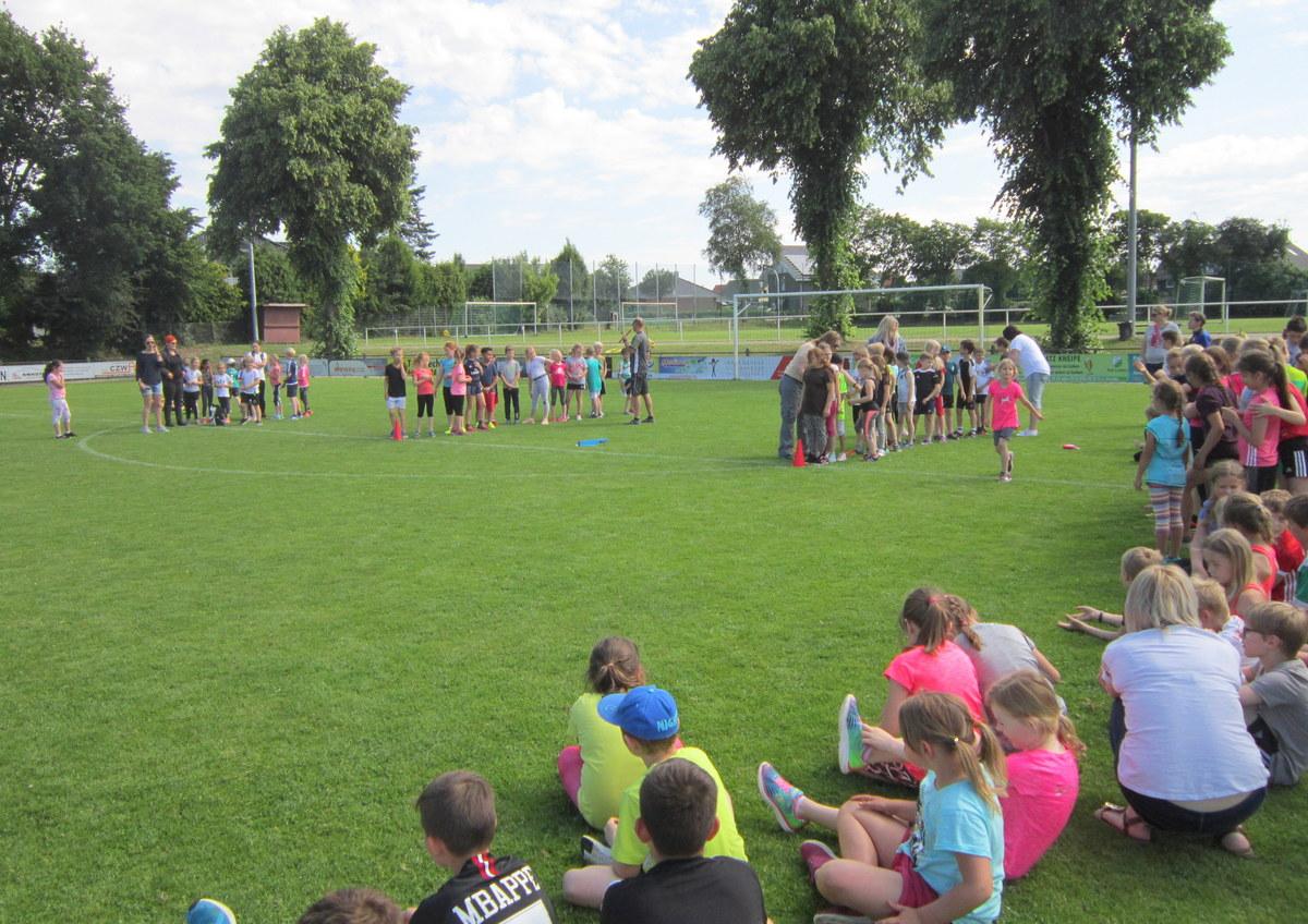 Bild: Staffellauf Klassen 2a/b