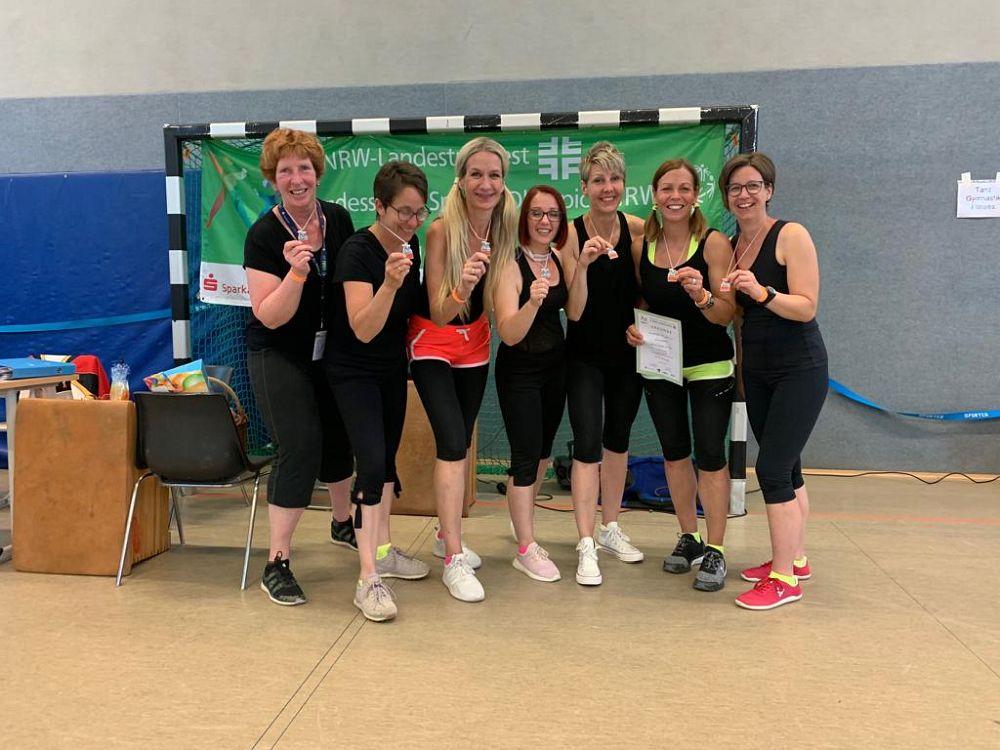Bild: Glücklich über den 3. Platz: Sonja, Pamela, Claudia, Tanja, Kerstin, Sabine und Gitta