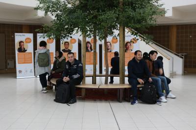 Foto des Albums: „Ich mag OSL.“ – Wanderausstellung erzählt 18 einzigartige Geschichten über Migranten im Landkreis