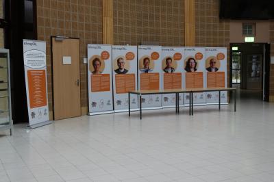 Foto des Albums: „Ich mag OSL.“ – Wanderausstellung erzählt 18 einzigartige Geschichten über Migranten im Landkreis