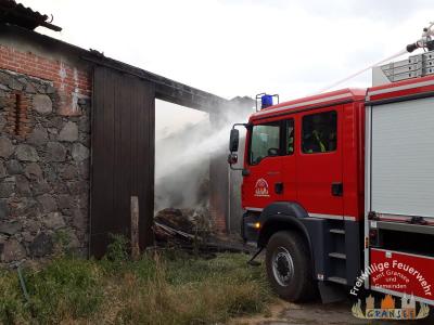 Foto des Albums: Einsatz 1453-B-Gebäude-Groß-Klein-Mutz, Scheunenbrand