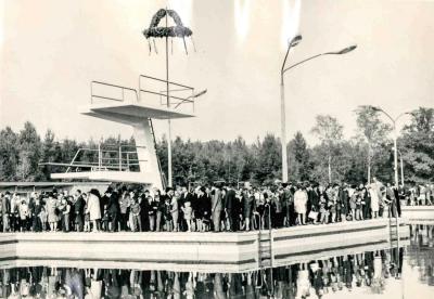Richtfest f&uuml;r das Hainholzbad am Sprungturm 1969. Quelle. Museum  (Bild vergr&ouml;&szlig;ern)
