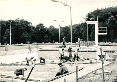 Bauarbeiten an den Betonbecken f&uuml;r das neue Freibad 1968 bis 1969. Quelle: Museum  (Bild vergr&ouml;&szlig;ern)