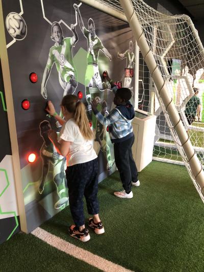 Foto des Albums: Ferien(s)pass 2019 - Fahrt in die Volkswagen Arena und VfL-Fußballwelt