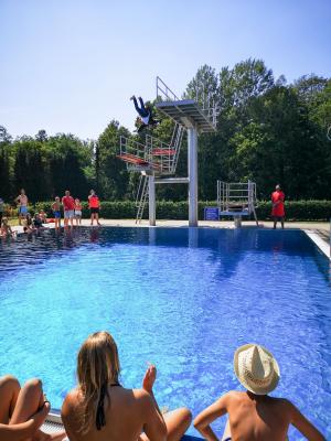 Nathan aus Greifswald flog als Harry Potter vom F&uuml;nfer. Er erreichte mit Kost&uuml;m und tollem Salto die volle Punktzahl. Foto: Beate Vogel  (Bild vergr&ouml;&szlig;ern)