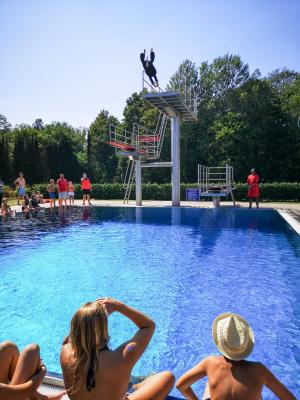 Nathan aus Greifswald flog als Harry Potter vom F&uuml;nfer. Er erreichte mit Kost&uuml;m und tollem Salto die volle Punktzahl. Foto: Beate Vogel  (Bild vergr&ouml;&szlig;ern)
