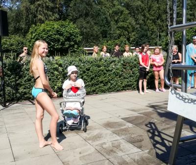Baby Lara hatte nach dem Erstplatzierten wohl die lustigste Kost&uuml;midee. Foto: Heike Fuchs  (Bild vergr&ouml;&szlig;ern)