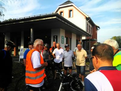 Foto des Albums: Start der heimatlich kombinierten Rad- und Fußwanderung der Heimatfreunde am Tourismuspavillon Rehfelde (27. 08. 2019)