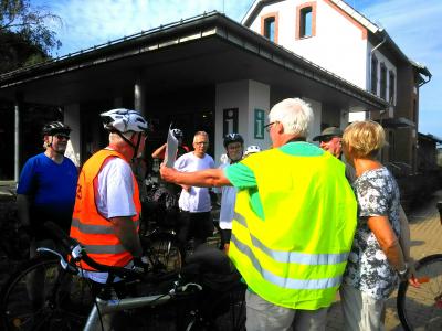 Foto des Albums: Start der heimatlich kombinierten Rad- und Fußwanderung der Heimatfreunde am Tourismuspavillon Rehfelde (27. 08. 2019)