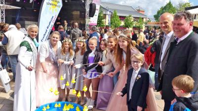 Prominenter Besuch am Stand (WD) 