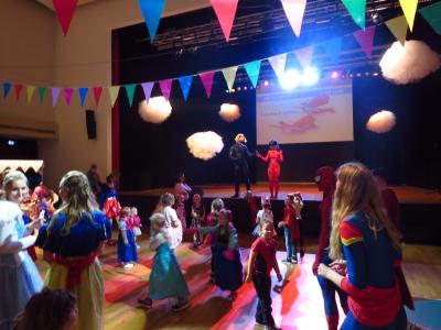 Foto des Albums: Heldenball mit Prinzessinnen und Superhelden
