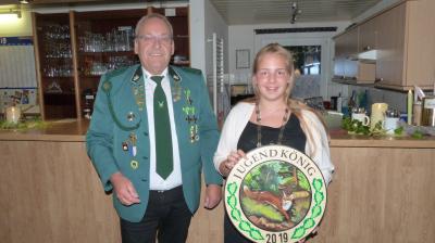 Die Jugendk&ouml;nigin, Celina Siegmund mit der einzigen Zehn bei den Jugendlichen  (Bild vergr&ouml;&szlig;ern)