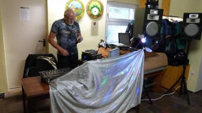 Klaus S&uuml;rig macht Musik  (Bild vergr&ouml;&szlig;ern)