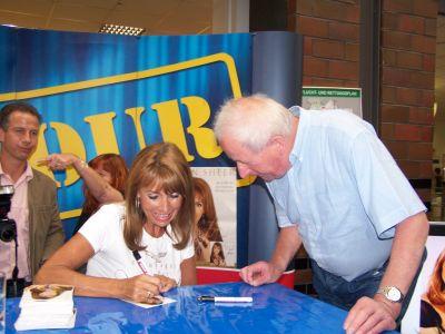 Foto des Albums: Autogrammstunde mit Ireen Sheer (14.07.2008)
