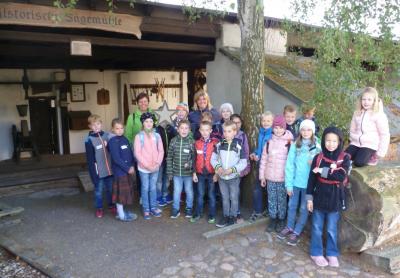 Foto des Albums: Kreativspaziergang MdbK Mobil Klasse 3b (26. 09. 2019)