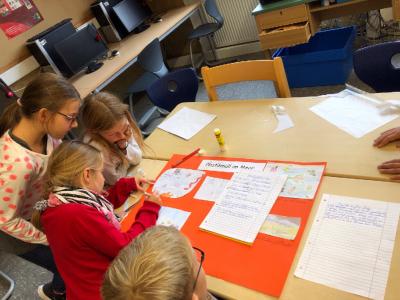 Foto des Albums: Gruppenarbeit über Mikroplastik Klasse 4a