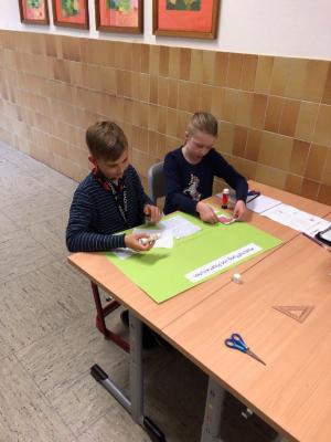 Foto des Albums: Gruppenarbeit über Mikroplastik Klasse 4a