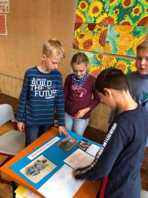 Foto des Albums: Gruppenarbeit über Mikroplastik Klasse 4a