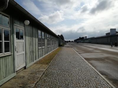 Baracke 2 an der Hauptstrasse  (Bild vergr&ouml;&szlig;ern)