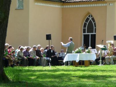 Foto des Albums: Pfingstgottesdienst und Kirchenkaffee in Paretz (23.05.2010)