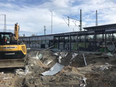 Die Sprengung der Bombe verlief planm&auml;&szlig;ig. Die Glassch&auml;den am Fu&szlig;g&auml;ngertunnel zeugen von der Wucht der Detonation. (Foto: Amt Ruhland)  (Bild vergr&ouml;&szlig;ern)