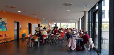 Foto: Der Seecampus Niederlausitz bildet die Hauptanlaufstelle f&uuml;r alle B&uuml;rgerinnen und B&uuml;rger. Derzeit sind etwa 160 Personen vor Ort. (Foto: Amt Ruhland)  (Bild vergr&ouml;&szlig;ern)