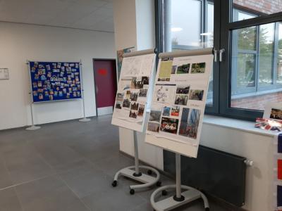 Impressionen der Englandfahrten und des Sportprojekt vom MINT-Tag (im Hintergrund). 