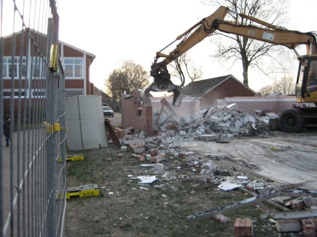 Bild: 20091217abriss vereinsheim1
