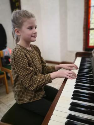 Foto des Albums: Tasten bringen Winterkirche zum Klingen