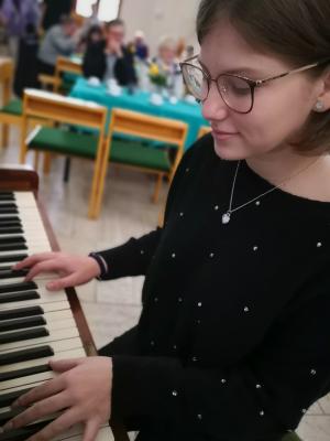 Foto des Albums: Tasten bringen Winterkirche zum Klingen