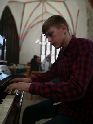 Foto des Albums: Tasten bringen Winterkirche zum Klingen
