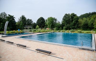 Schwimmerbecken  (Bild vergr&ouml;&szlig;ern)