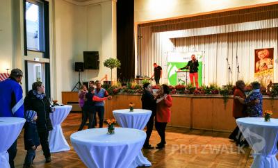 Einige Aussteller wagten sp&auml;ter noch ein T&auml;nzchen. Foto: Privat  (Bild vergr&ouml;&szlig;ern)
