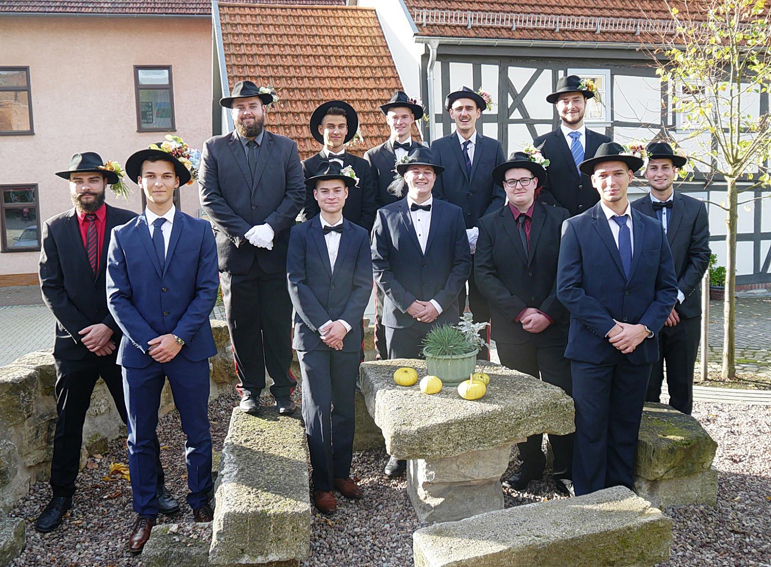 Bild: Vor dem Kirchgang