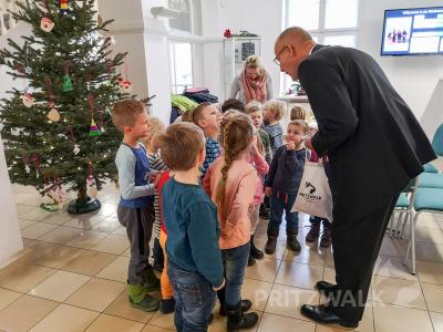 Foto des Albums: Kita "AllerHand" schmückte den Weihnachtsbaum