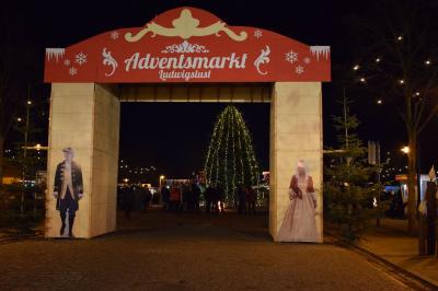 Eingang zum Adventsmarkt 