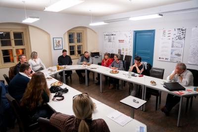 Foto des Albums: Projekt Erzählsalons in OSL und EE erfolgreich beendet / Buch soll folgen