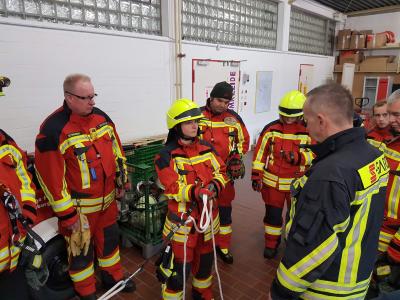 Foto des Albums: Dank moderner Schutzkleidung für den Ernstfall gut gerüstet. (24. 11. 2018)