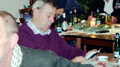 Auch die M&auml;nner singen mit  (Bild vergr&ouml;&szlig;ern)