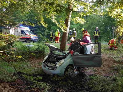 Foto des Albums: Schwerer Verkehrsunfall im Schaumburger Wald (23. 06. 2019)