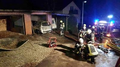 Foto des Albums: Brennende Garage sorgt für Nächtlichen Einsatz der Feuerwehr (16. 01. 2019)