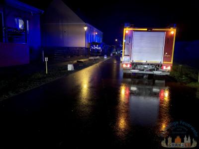 Foto des Albums: Einsatz 2675 H-VU-Klemm, Kraatz, PKW in Hauswand, 1 Person klemmt und nicht ansprechbar