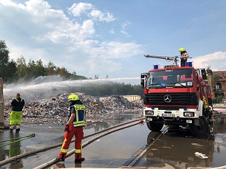 Foto des Albums: Großbrand bei Müllentsorger (17. 07. 2018)