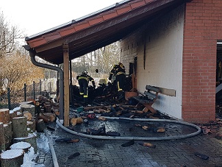 Foto des Albums: Gebäudebrand in Meinsen sorgt für Großeinsatz (01. 03. 2018)