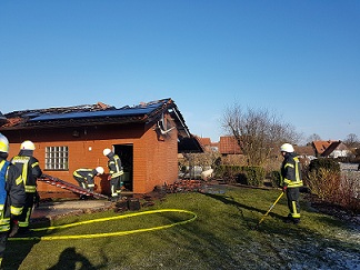 Foto des Albums: Gebäudebrand in Meinsen sorgt für Großeinsatz (01. 03. 2018)