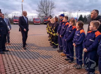 Auch einige Kinder und Jugendliche aus der Jugendfeuerwehr hatten sich dem Empfang angeschlossen. Beate Vogel  (Bild vergr&ouml;&szlig;ern)