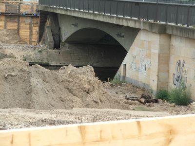 Foto des Albums: Absperrmaßnahem wegen Bombenfund an der Langen Brücke (04.08.2008)
