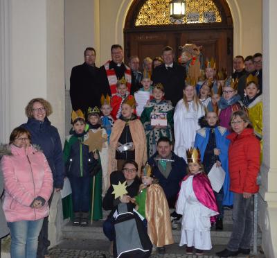 Foto des Albums: Sammeln für den guten Zweck: Sternsinger besuchten das Jugendamt des Landkreises in Senftenberg