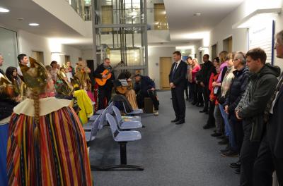 Foto des Albums: Sammeln für den guten Zweck: Sternsinger besuchten das Jugendamt des Landkreises in Senftenberg